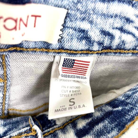 VIBRANT MIU Acid Washed Hi Rise Distressed Denim Shorts - Picture 4 of 11